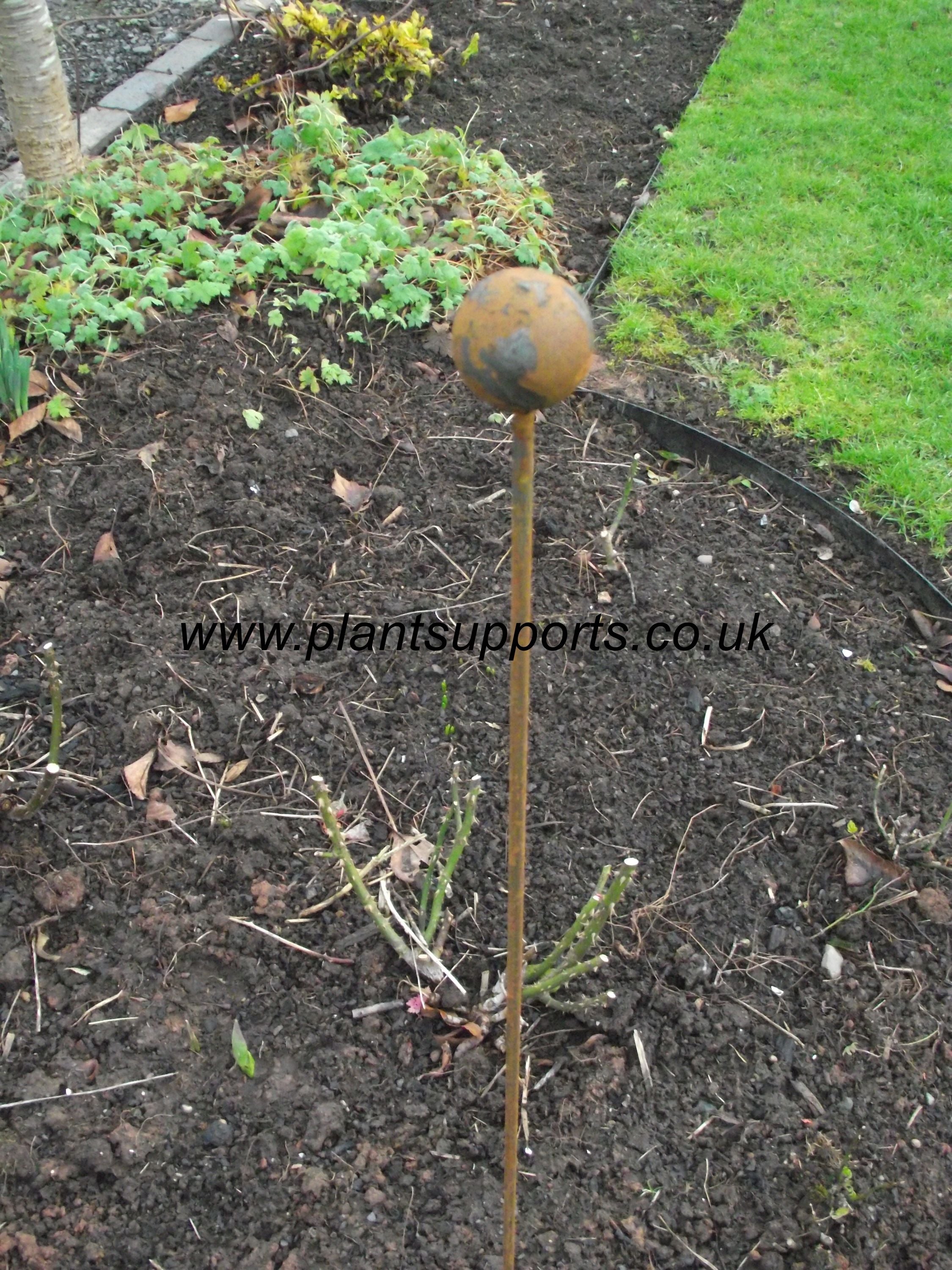 50mm Ball Topped stake pack of 3 1.3m high A0076