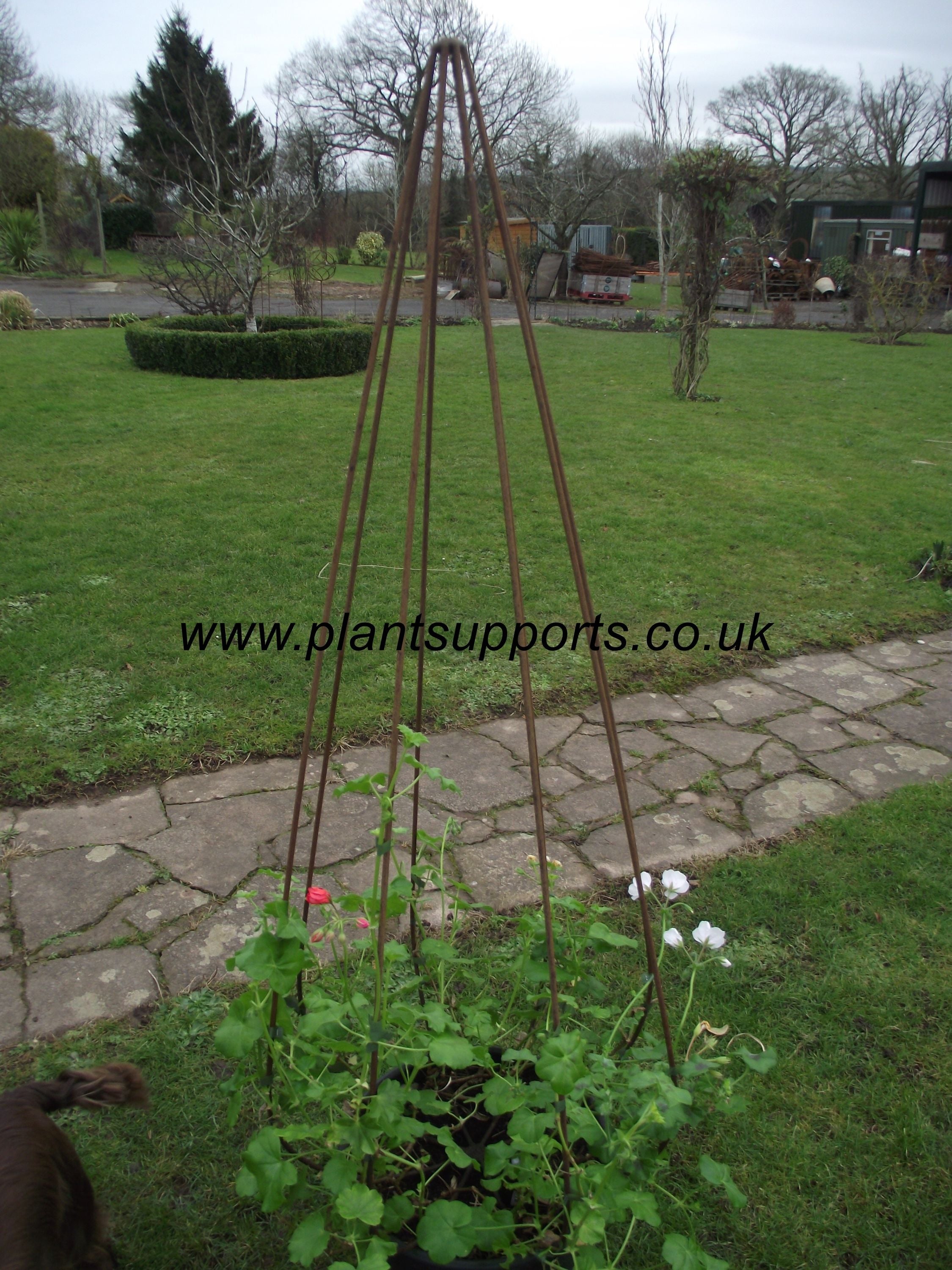 Tall 'Bud' Obelisk BUD05